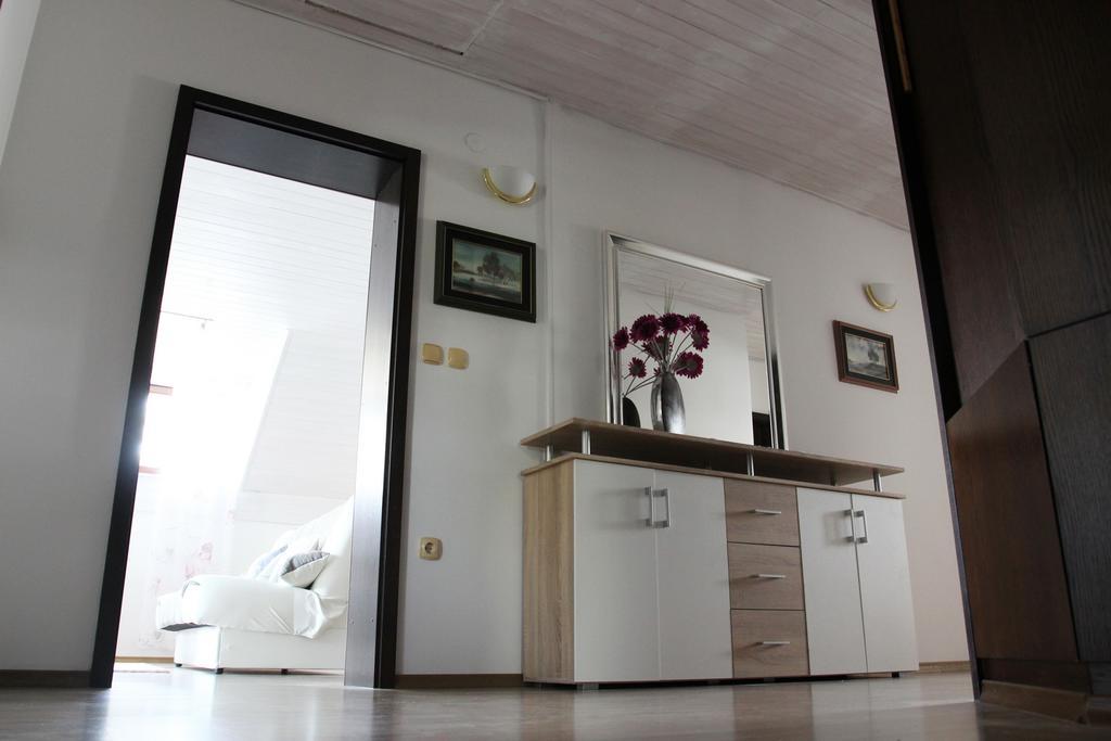 Lake House Apartment Медводе Екстериор снимка