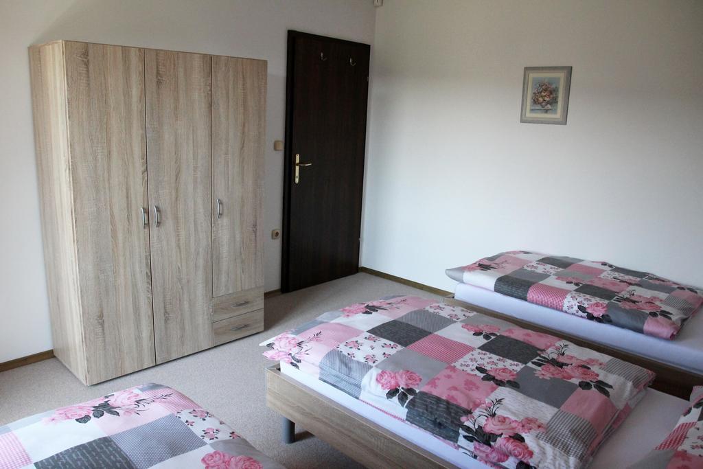 Lake House Apartment Медводе Екстериор снимка